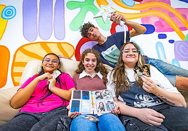 Jose, Irene, Marta y Edén son algunos de los jóvenes que pertenecen al club de K-pop de La Zubia.